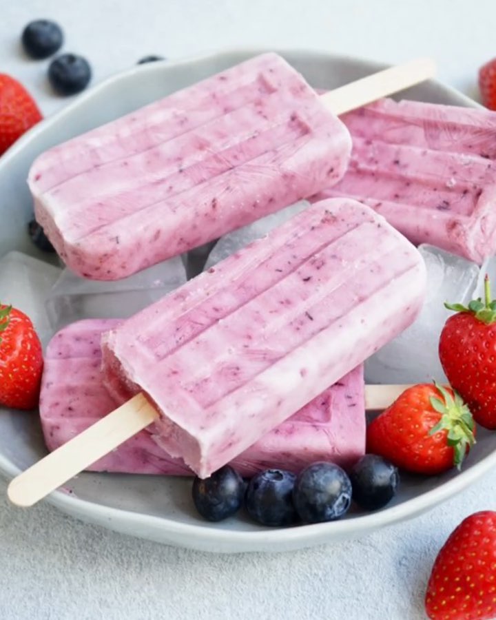 Strawberry and Blueberry Frozen Yogurt Pops
