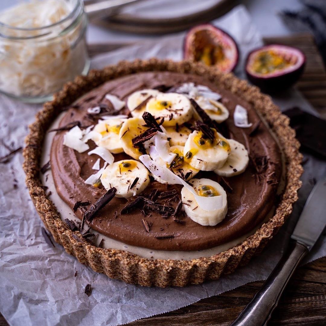 Vegan Banana Tart with Chocolate Caramel Cream