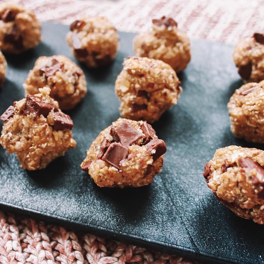 No-Bake Chocolate Chip Cookie Dough Energy Bites