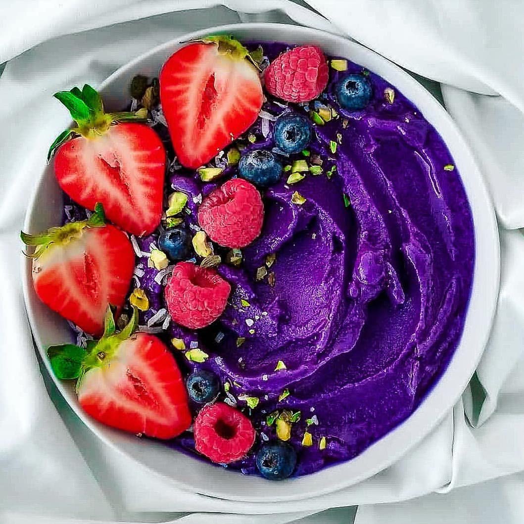 Banana Pitaya Spirulina Smoothie