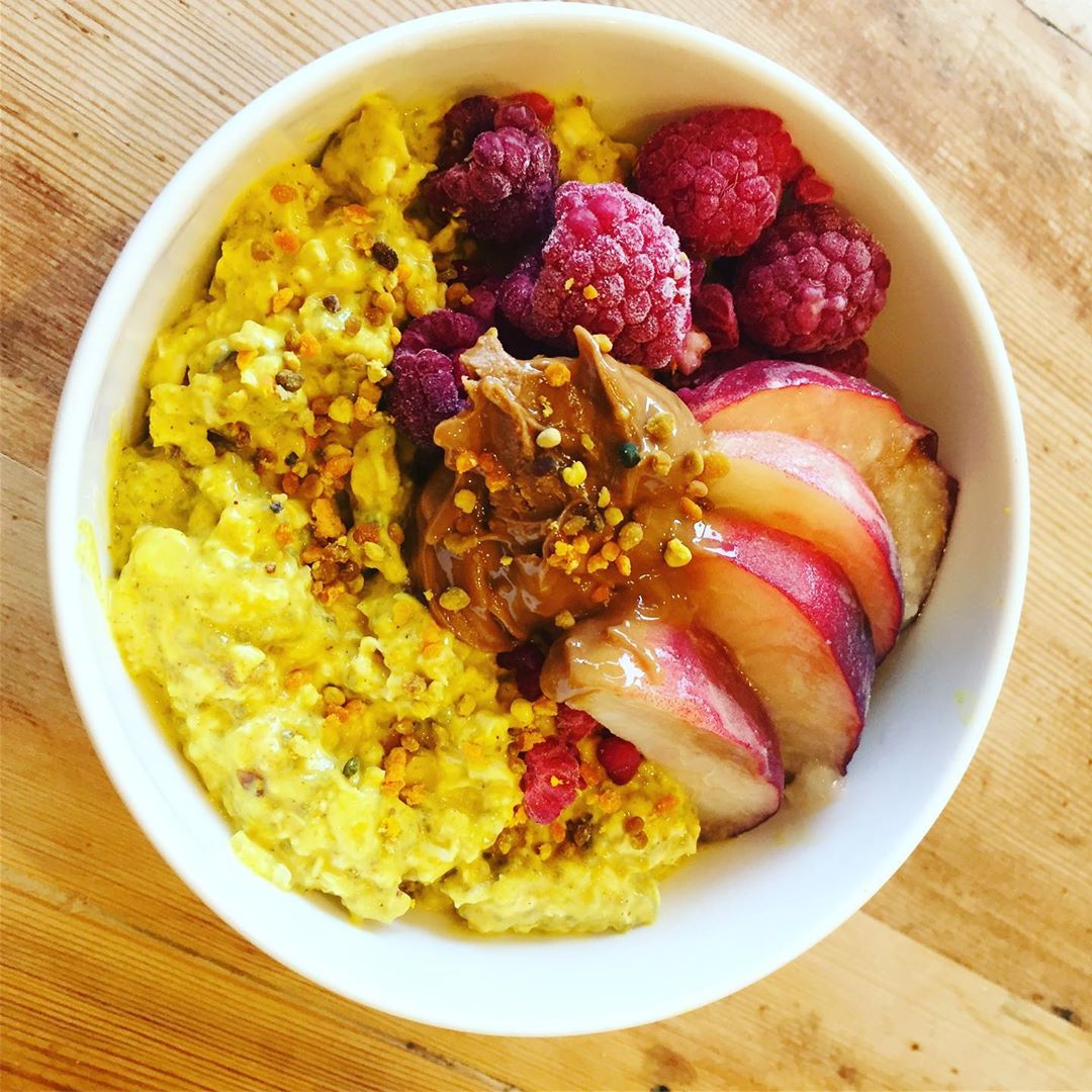 Healthy Overnight Turmeric Oats