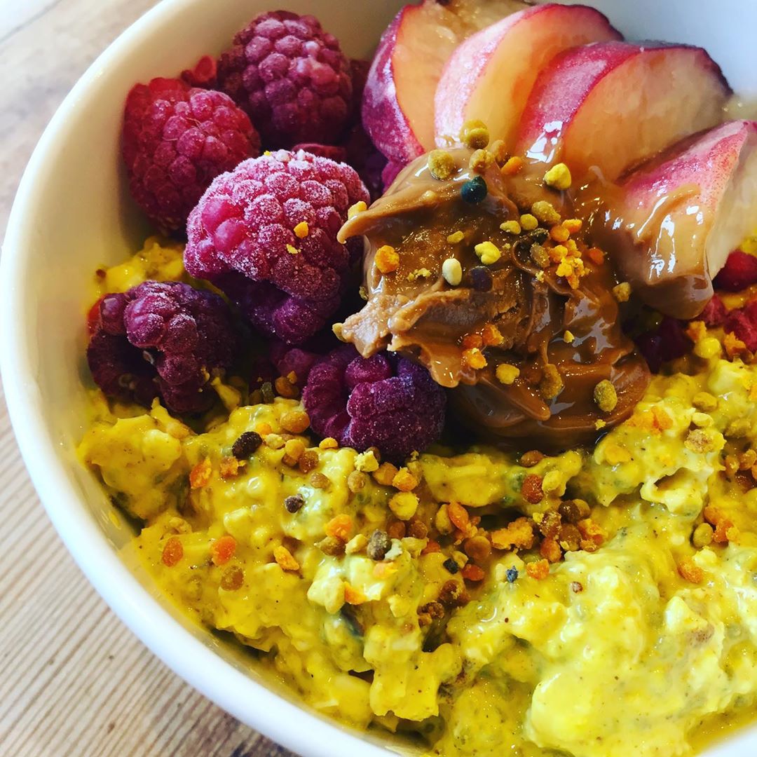 Healthy Overnight Turmeric Oats