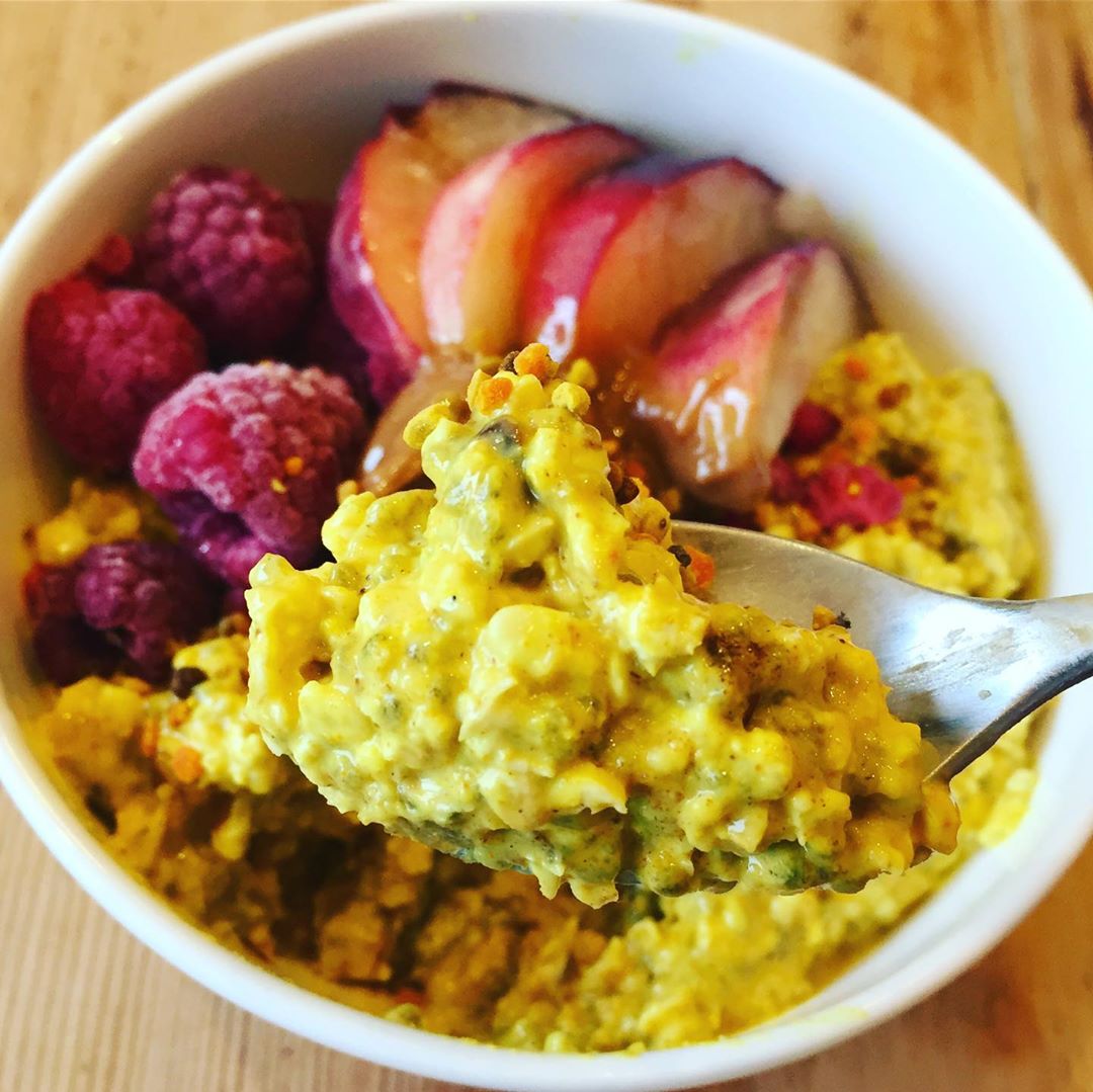 Healthy Overnight Turmeric Oats