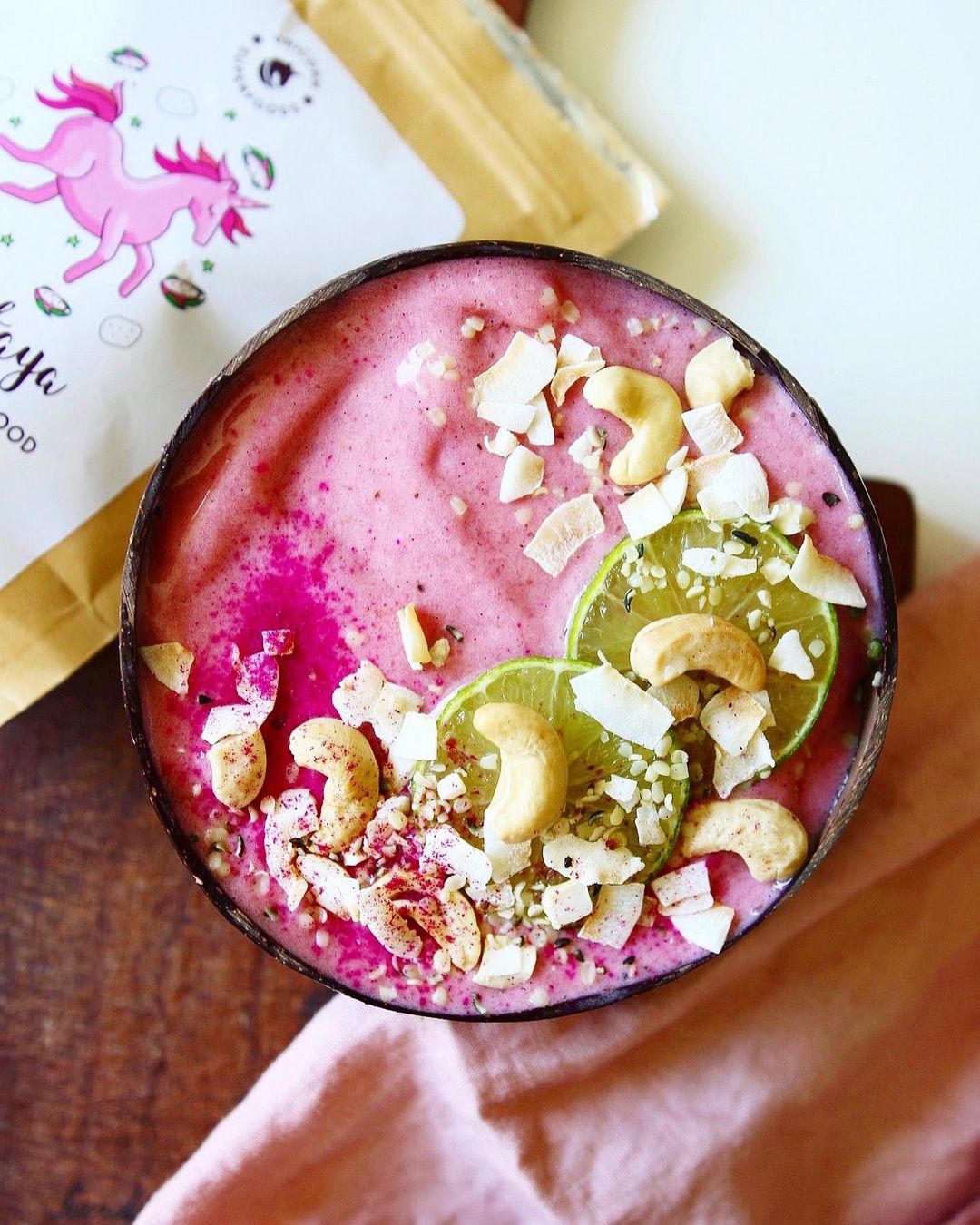 Vegan Pink Pitaya Smoothie Bowl