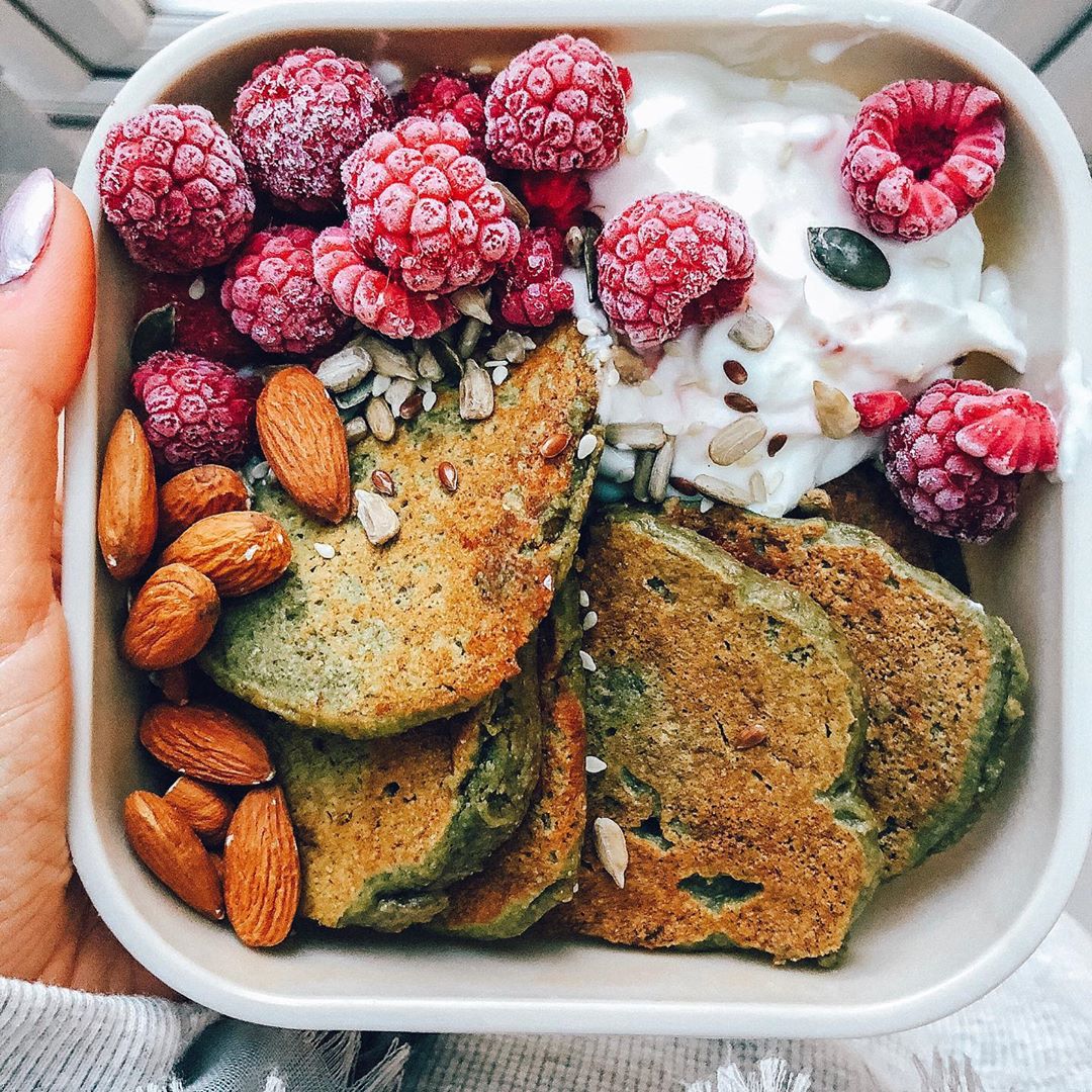 Banana and Spinach Pancakes with Toppings
