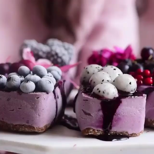 Simple Vegan No-Bake Blueberry Cheesecake