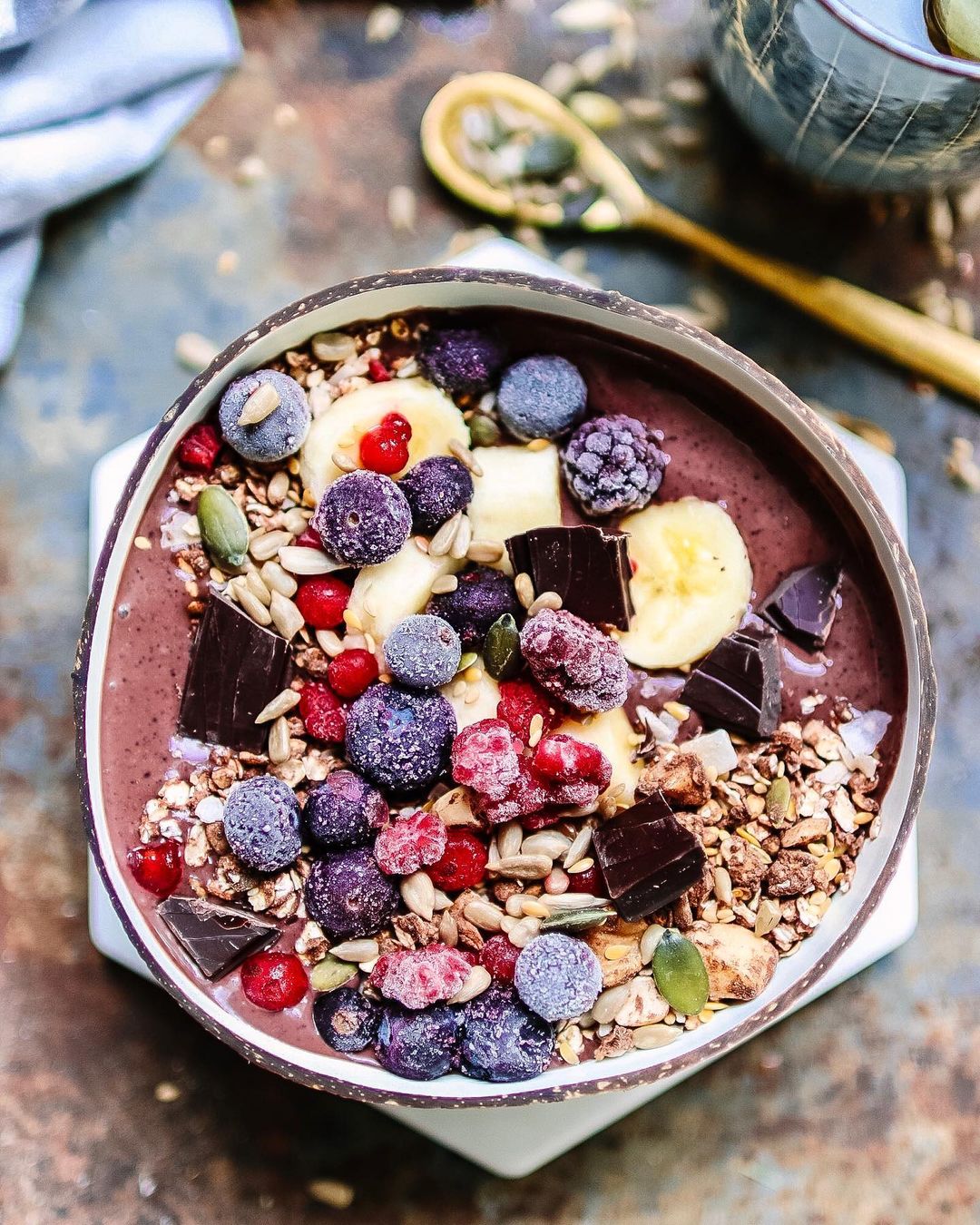 Blueberry Ginger and Cacao Smoothie Bowl