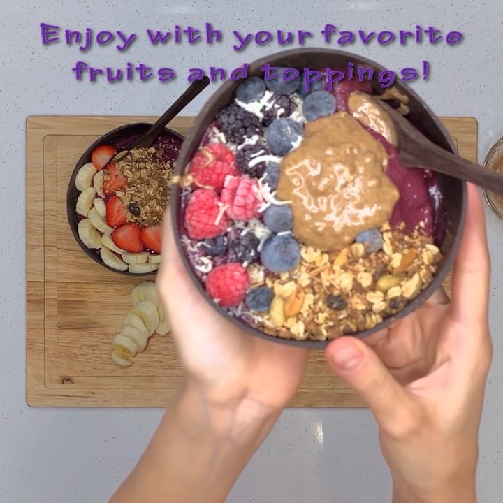 Açaí Bowl with Frozen Berries and Bananas