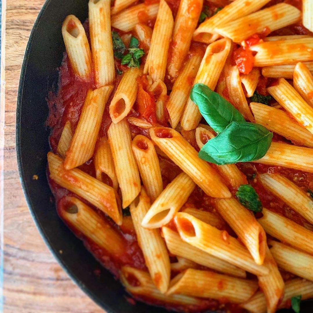 Simple Tomato Basil Pasta Sauce Dish