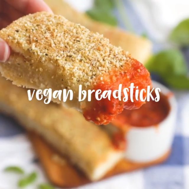 Vegan Garlic Parmesan Breadsticks