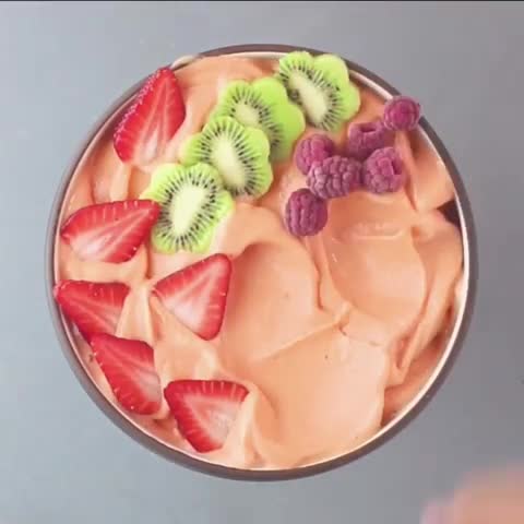 Peachy Fruit Smoothie Bowl
