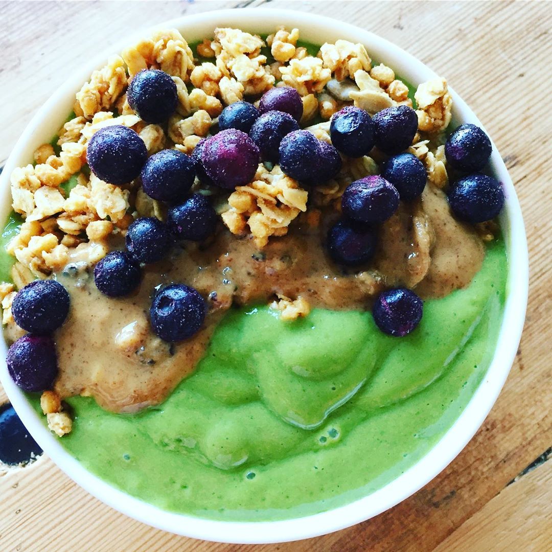 Saturday Smoothie Bowl with Toppings