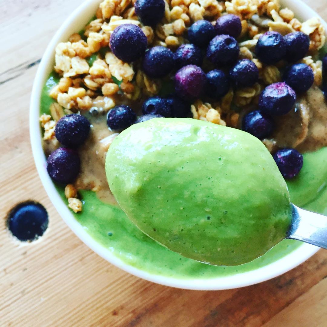 Saturday Smoothie Bowl with Toppings