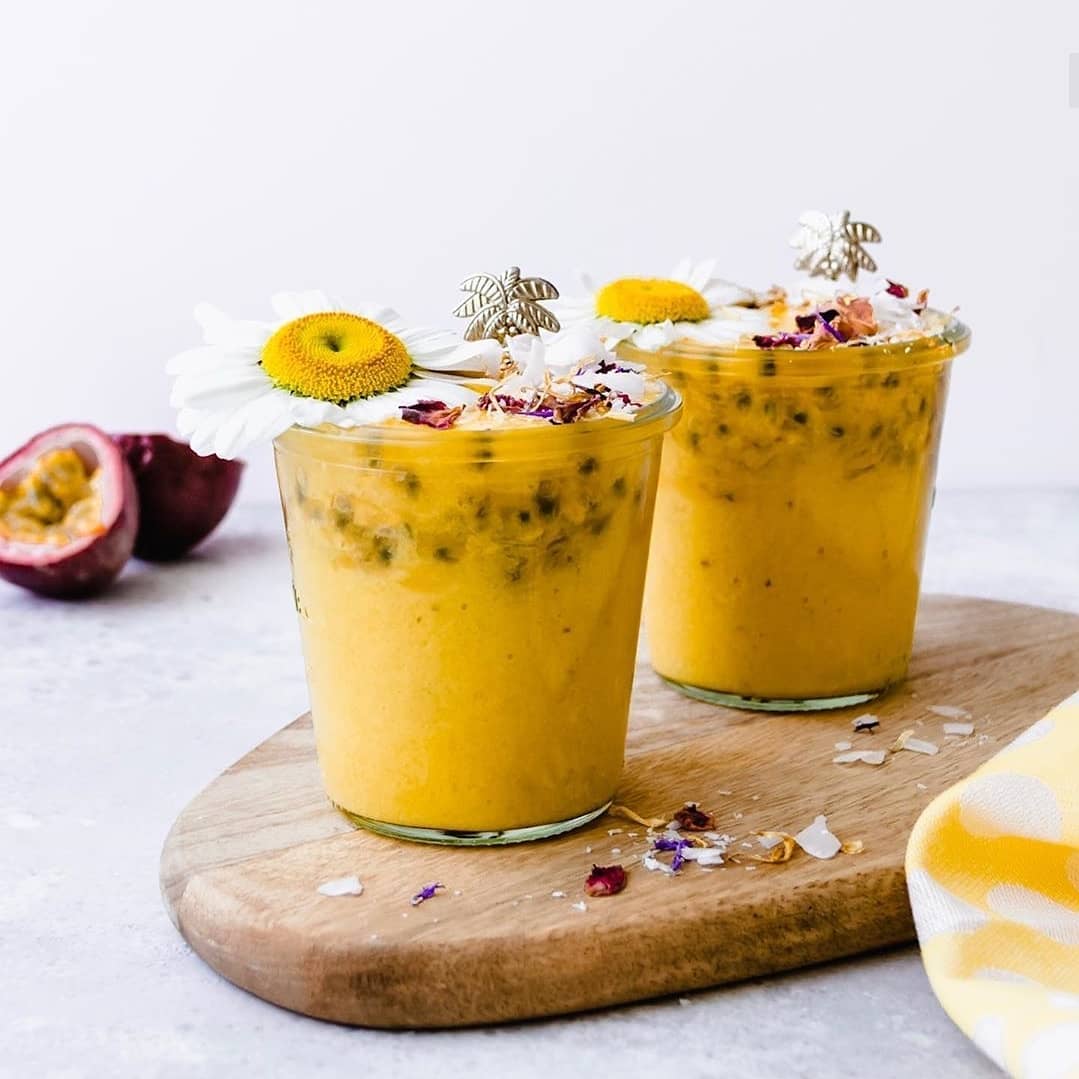 Easy Mango and Pineapple Smoothie Jars for Breakfast