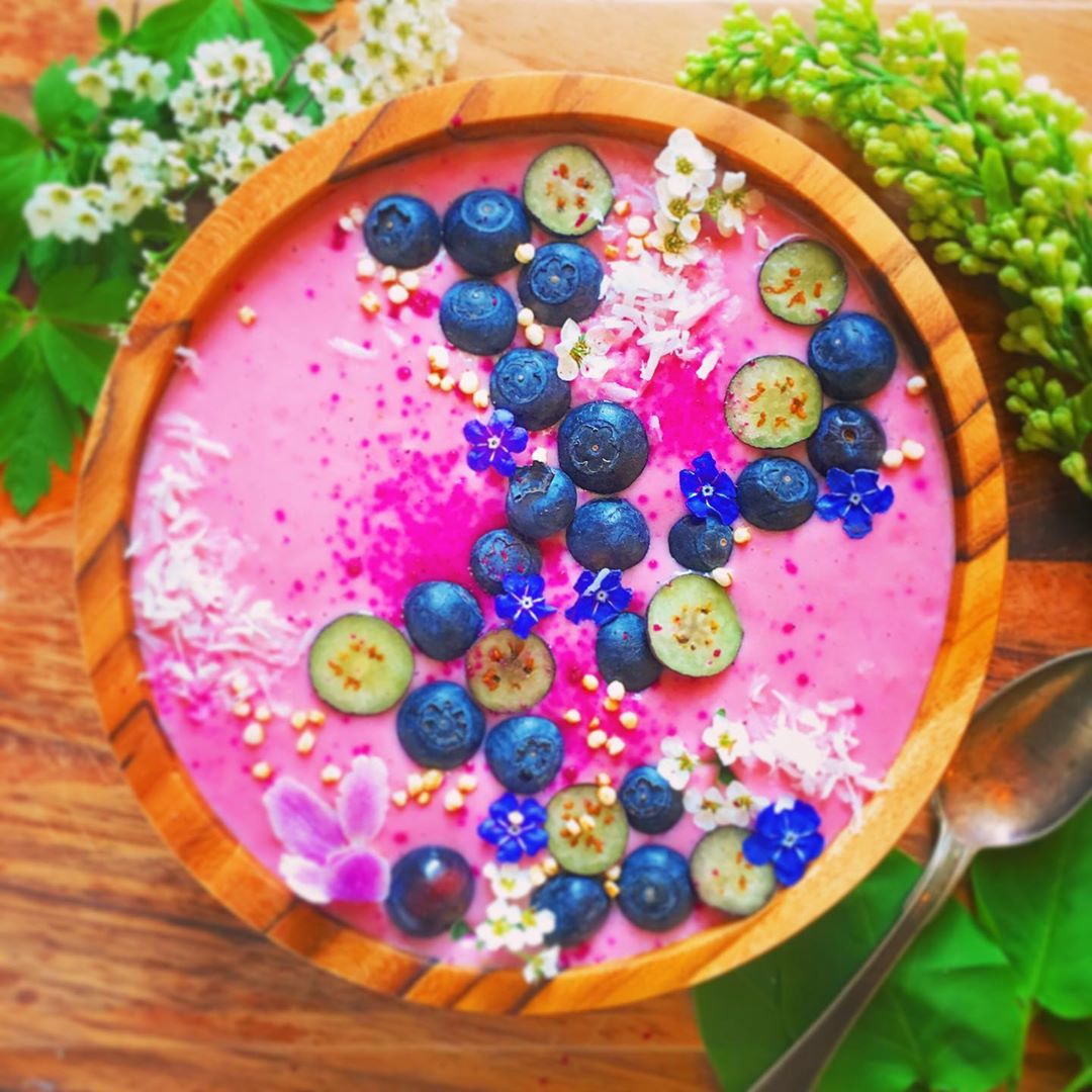 Easy Raspberry Coconut Smoothie Bowl