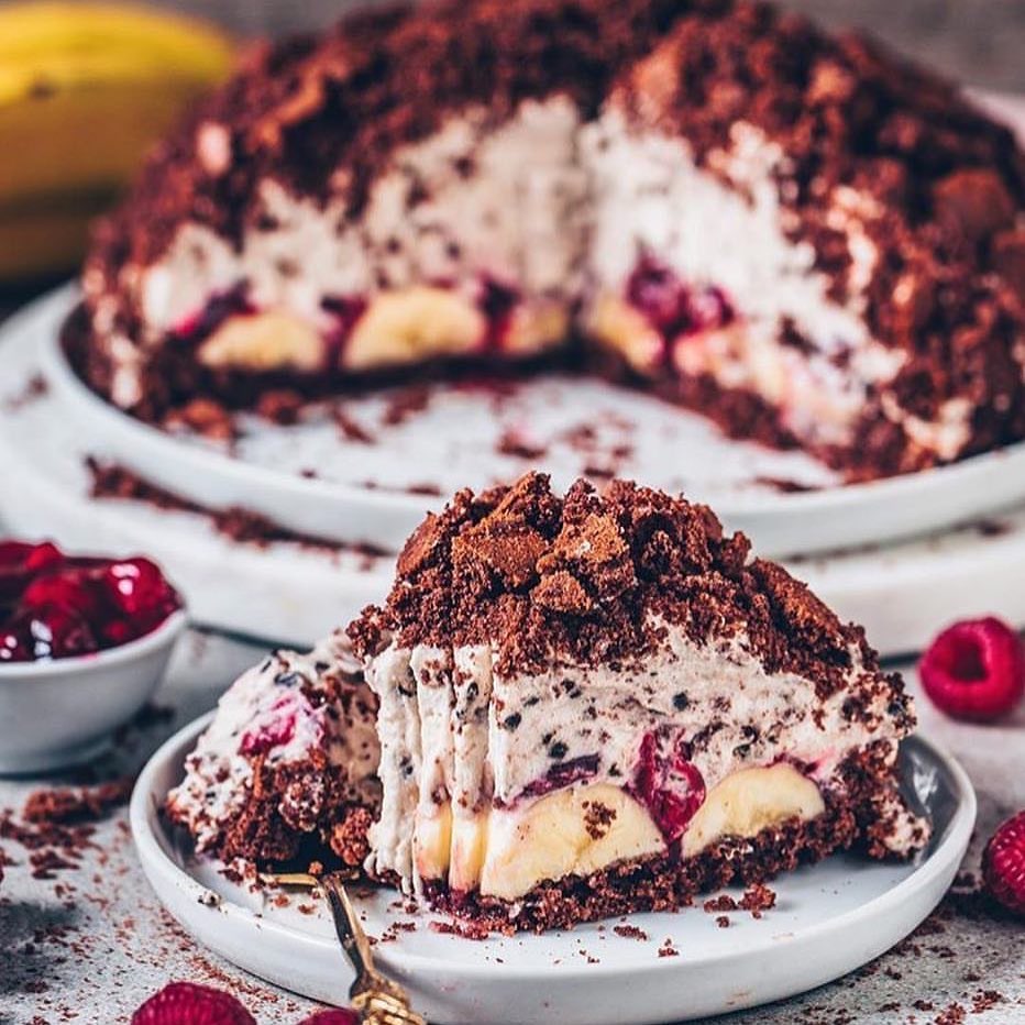 Vegan Banana Cream Chocolate Cake