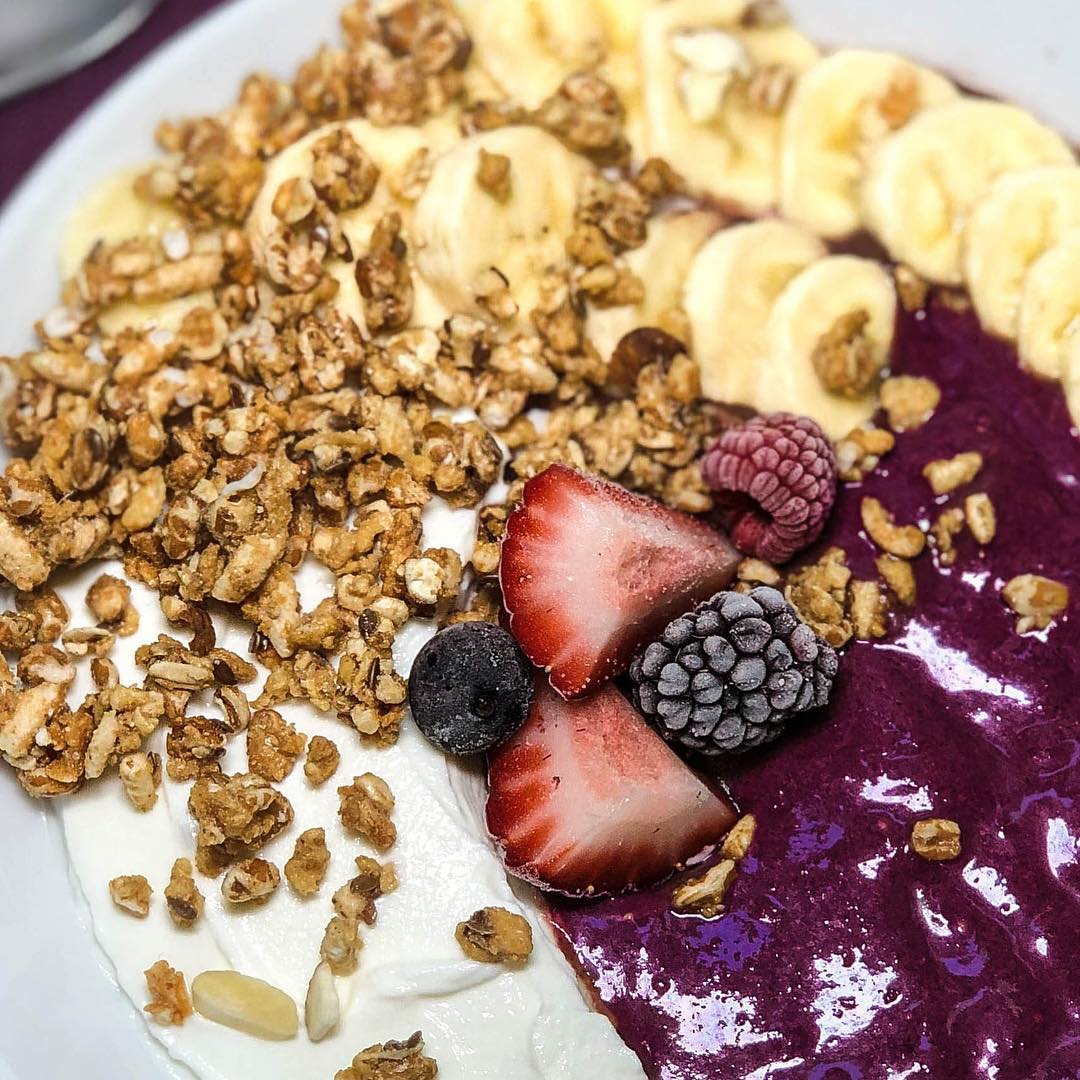 Açaí Yogurt Banana Berry Bowl Is Bangin