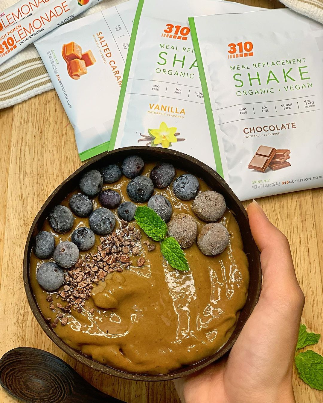 Healthy Chocolate Mint Avocado Smoothie Bowl