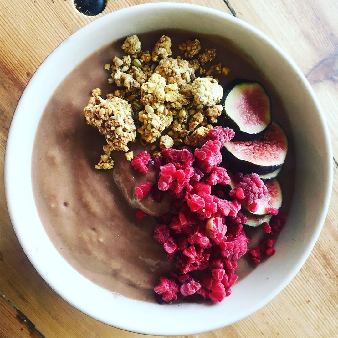 Chocolate Banana Cauliflower Smoothie Bowl