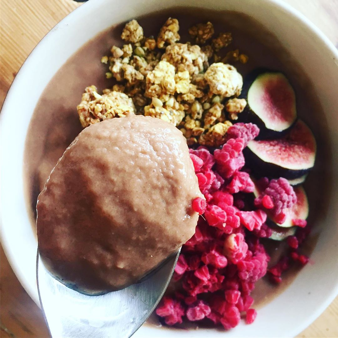 Chocolate Banana Cauliflower Smoothie Bowl