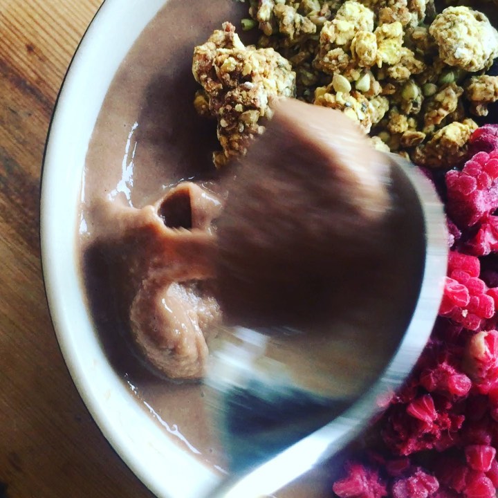 Chocolate Banana Cauliflower Smoothie Bowl
