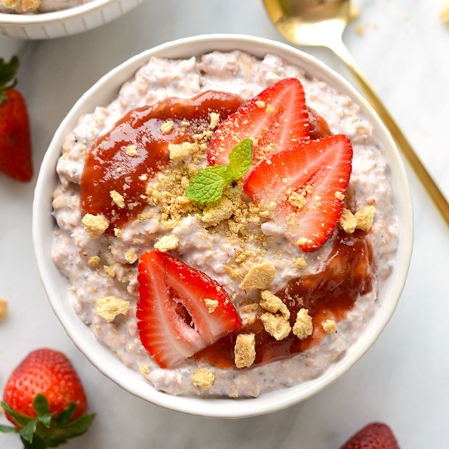 Vegan Strawberry Cheesecake Overnight Oats