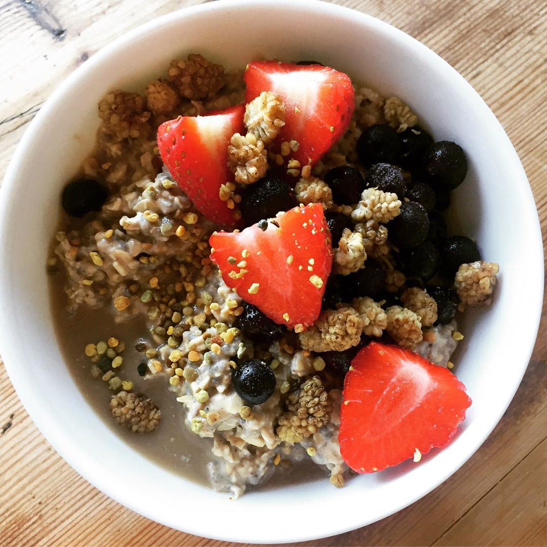 Overnight Coffee Oats with Chia and Berries