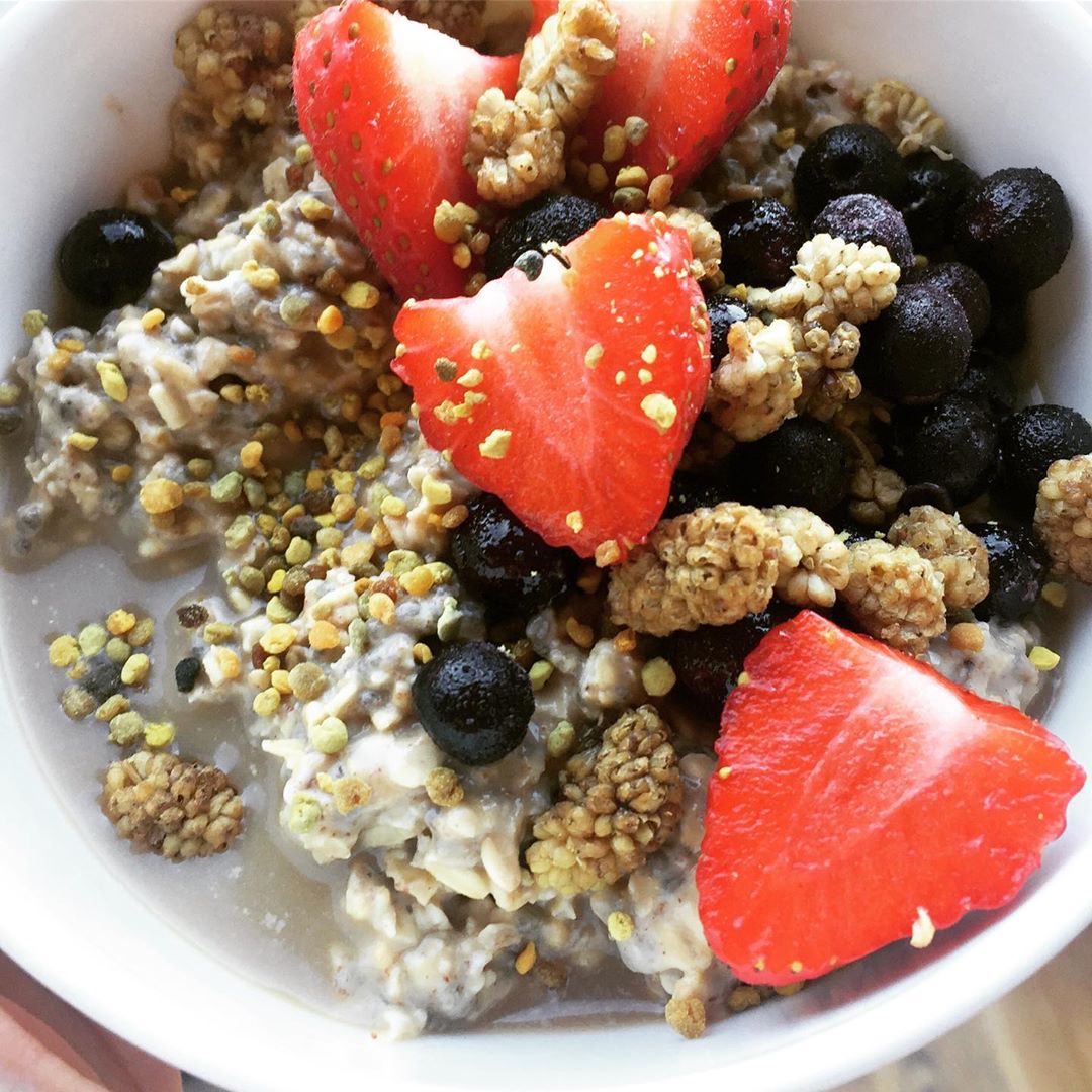 Overnight Coffee Oats with Chia and Berries