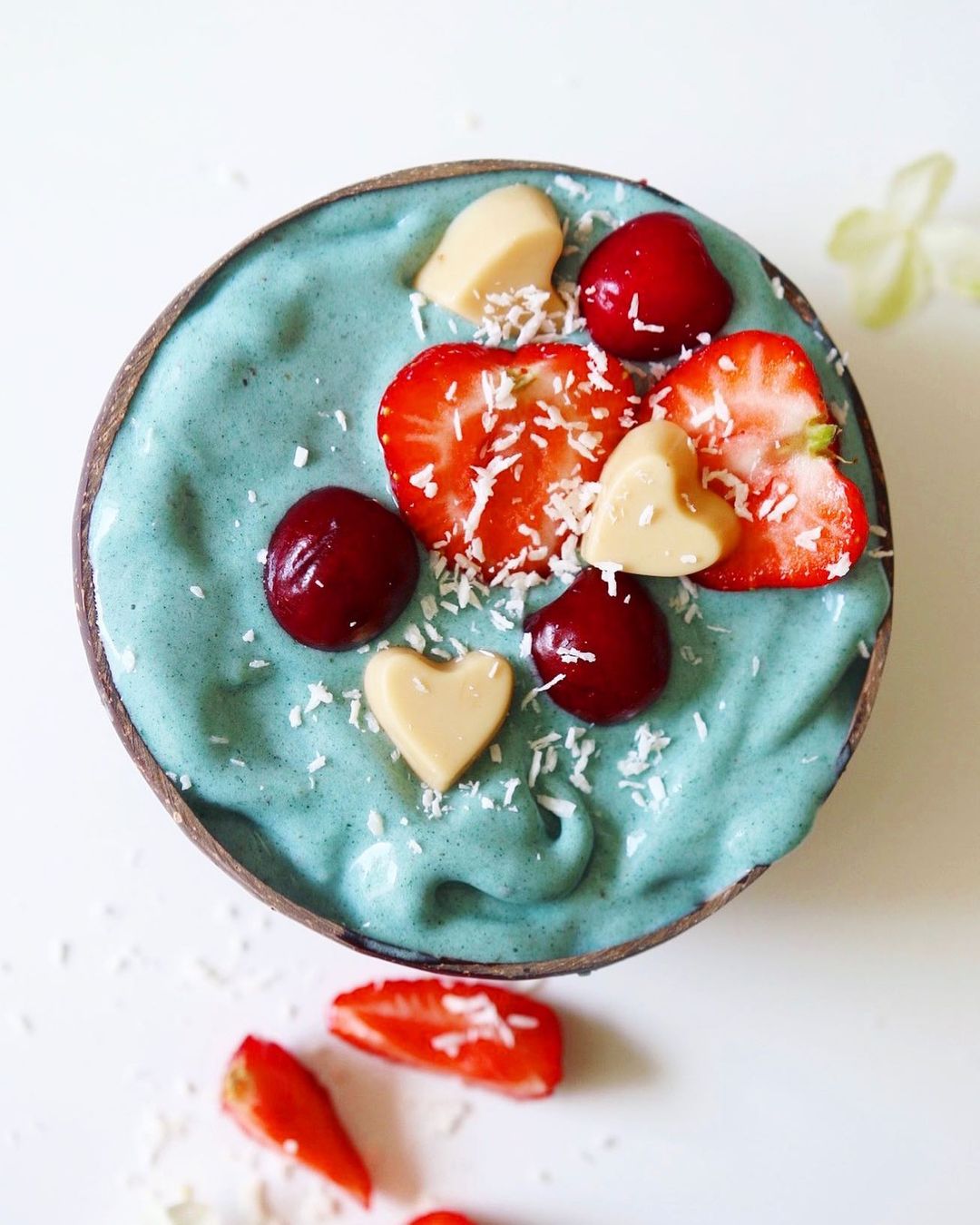 Vegan Spirulina Banana Smoothie Bowl