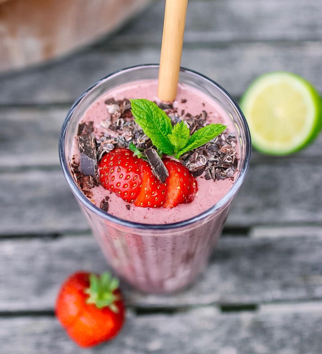 Strawberry Lime Smoothie with Banana and Apricots
