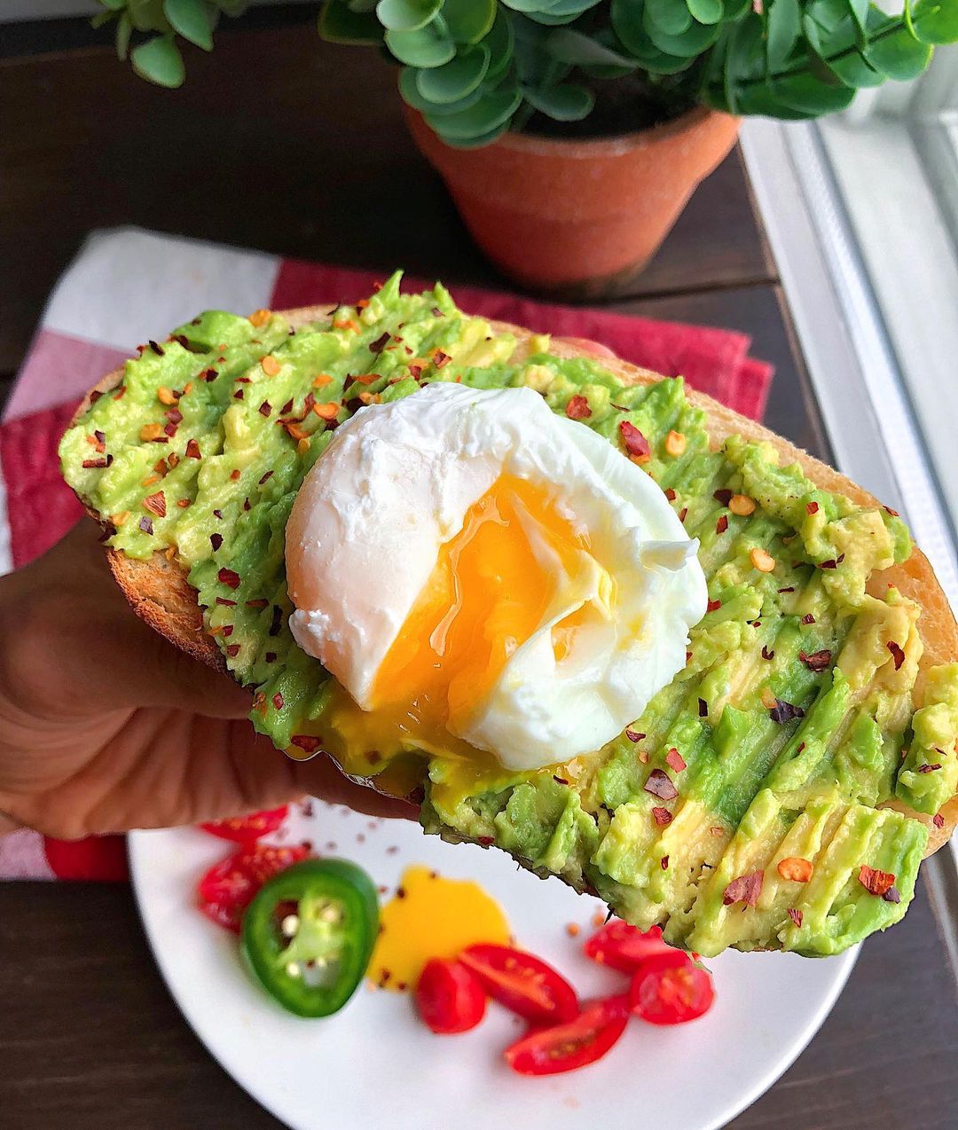 Easy Poached Egg on Avocado Toast