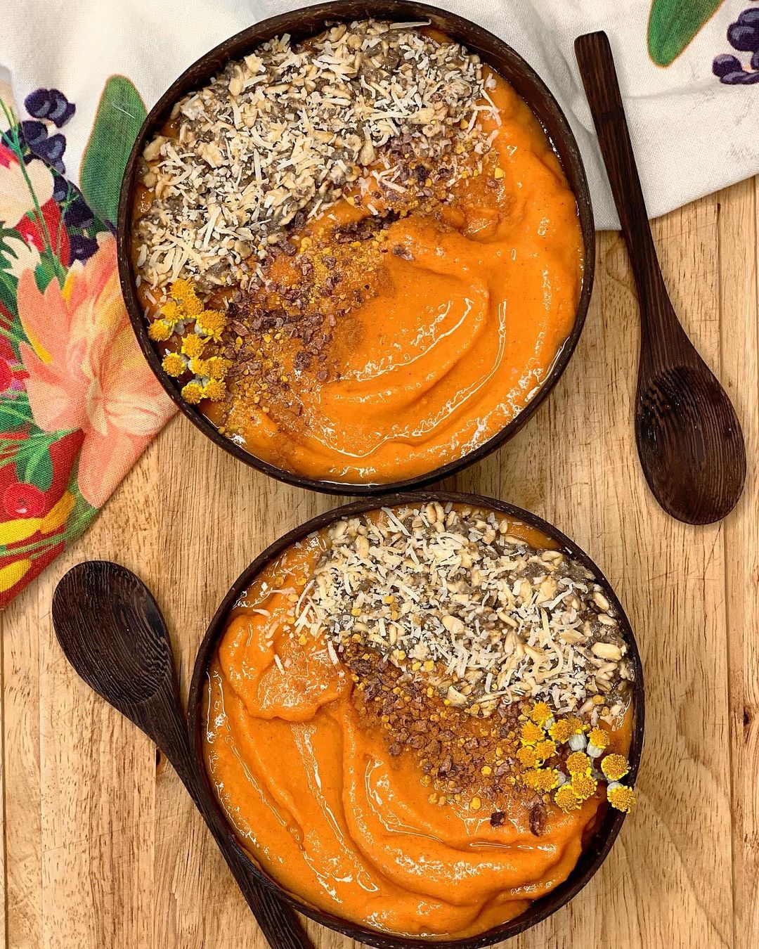 Carrot Cake Smoothie Bowl