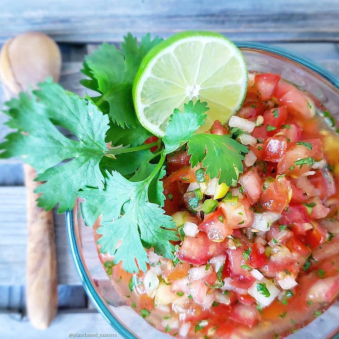 Summer Salad with Tomatoes and Onion