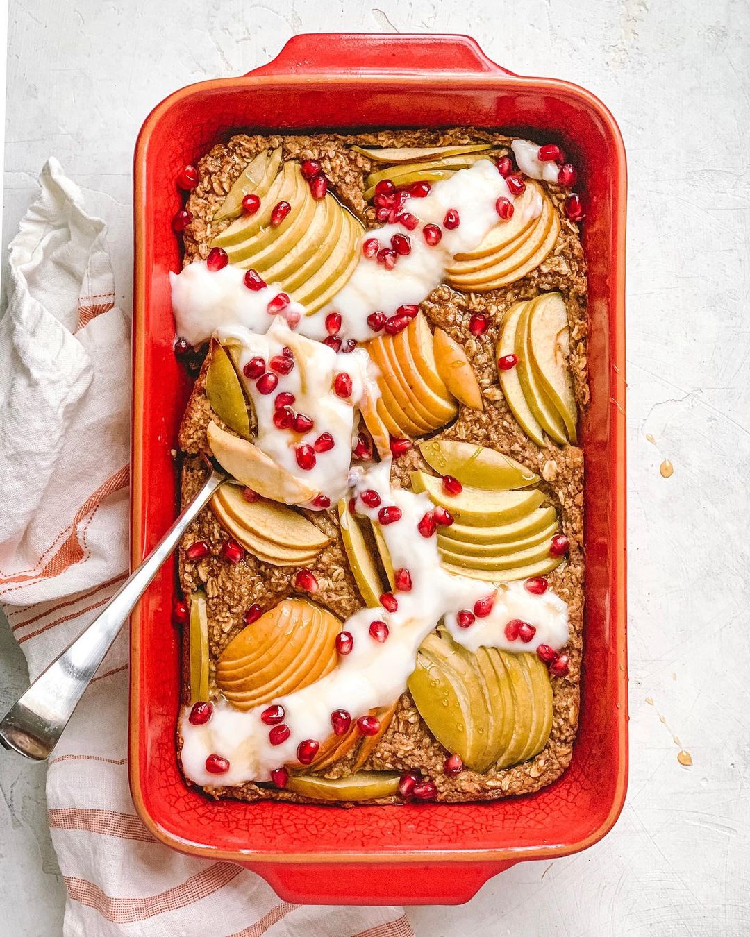 Fruit-Sweetened Baked Oats for Breakfast