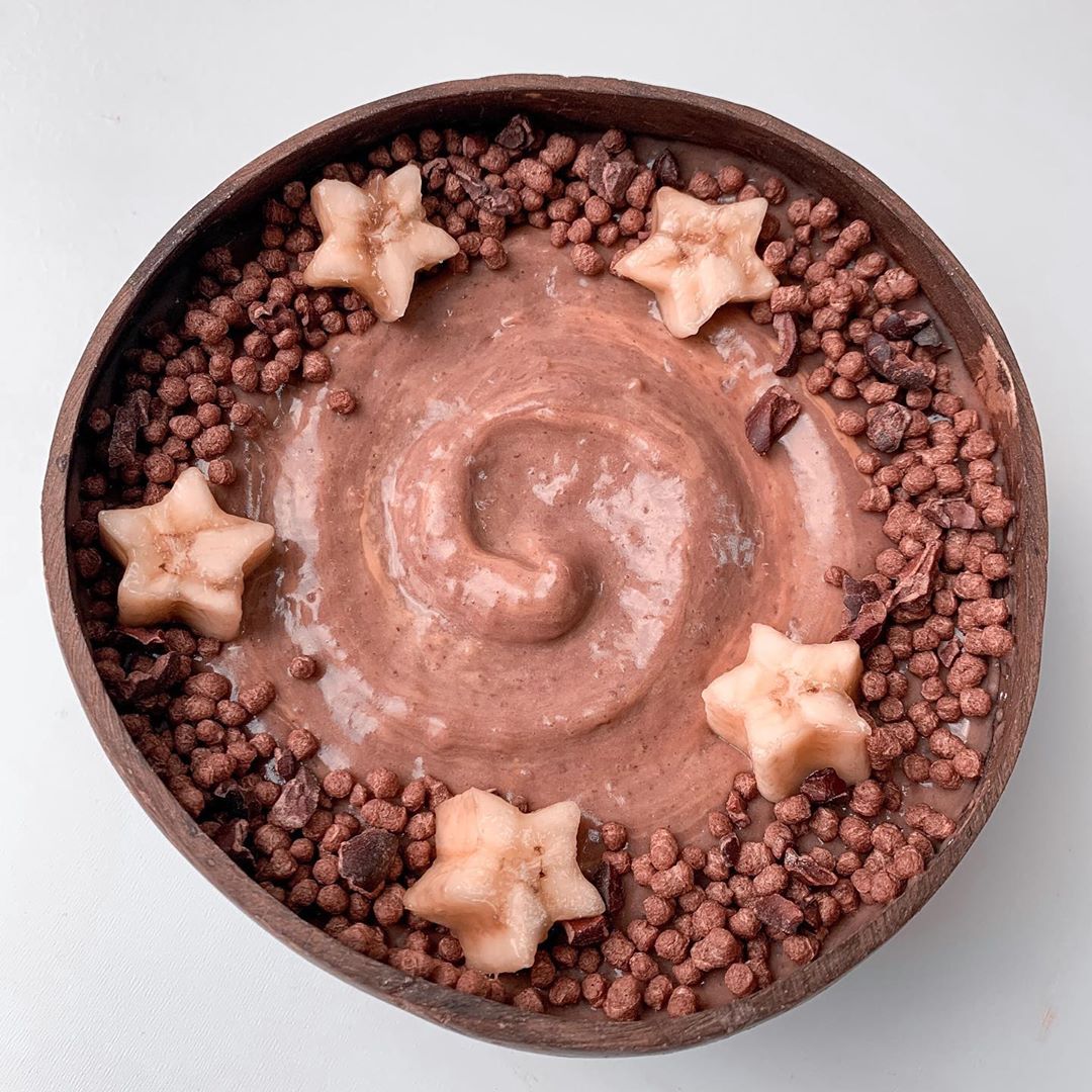 Chocolate Smoothie Bowl with Peanut Butter