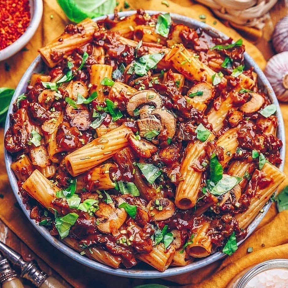 Creamy Basil Garlic Mushroom Pasta