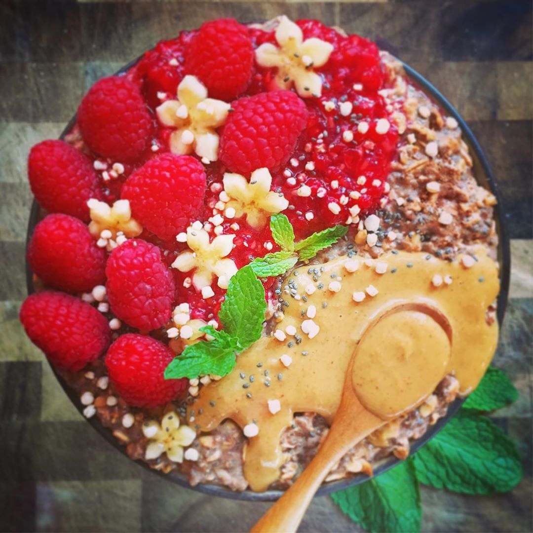 Raspberries and Peanut Butter Breakfast Bowl
