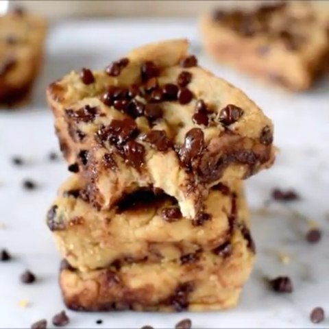 Gooey Moist Rich Chocolate Chip Blondies