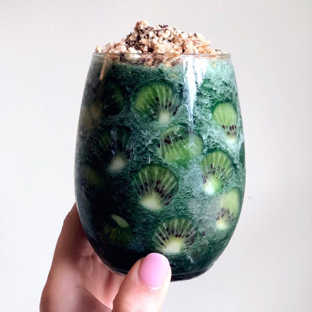 Refreshing Deep Green Ginger Smoothie Delight