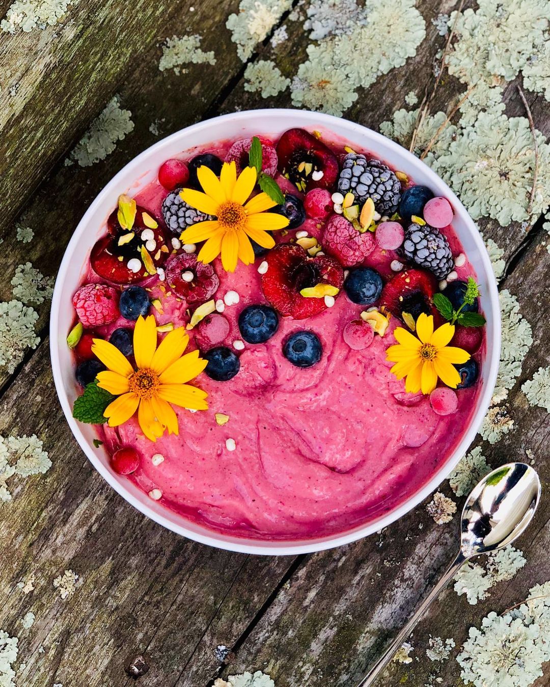 Healthy Smoothie Bowl with Mango Banana and Cauliflower