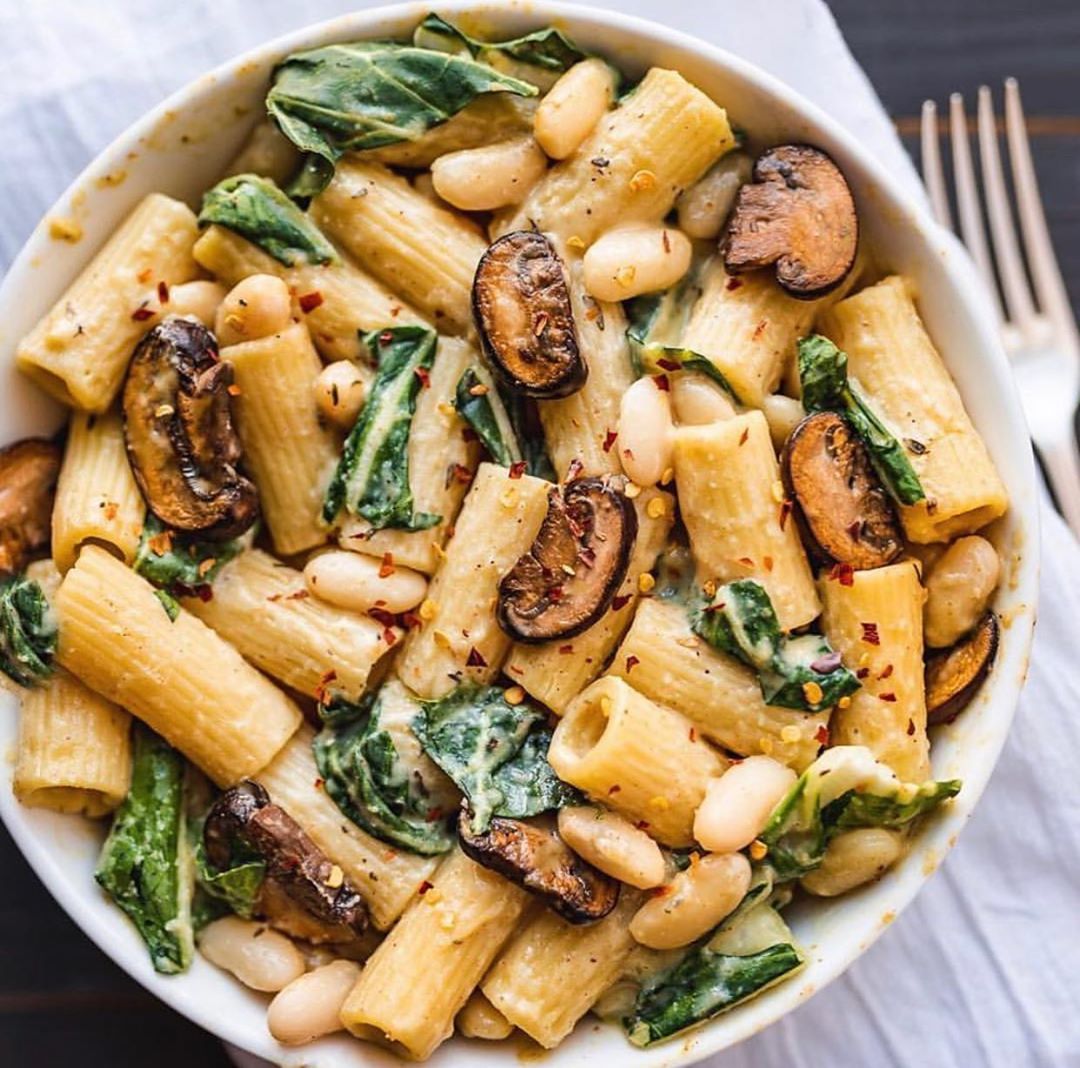 Cheesy Pasta with White Beans and Greens