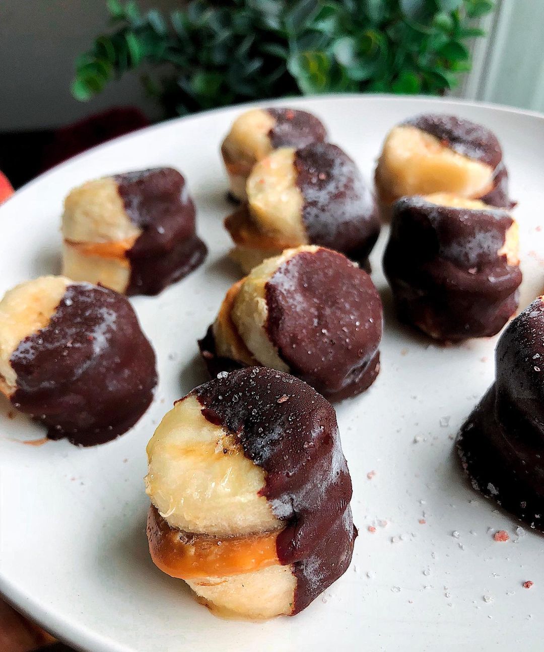 Easy Frozen Chocolate Peanut Butter Banana Bites