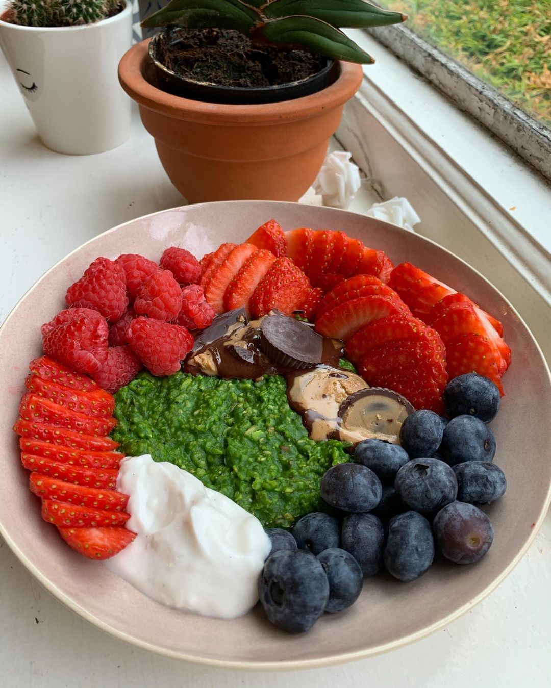 Spinach Maple Oatmeal Breakfast Dish