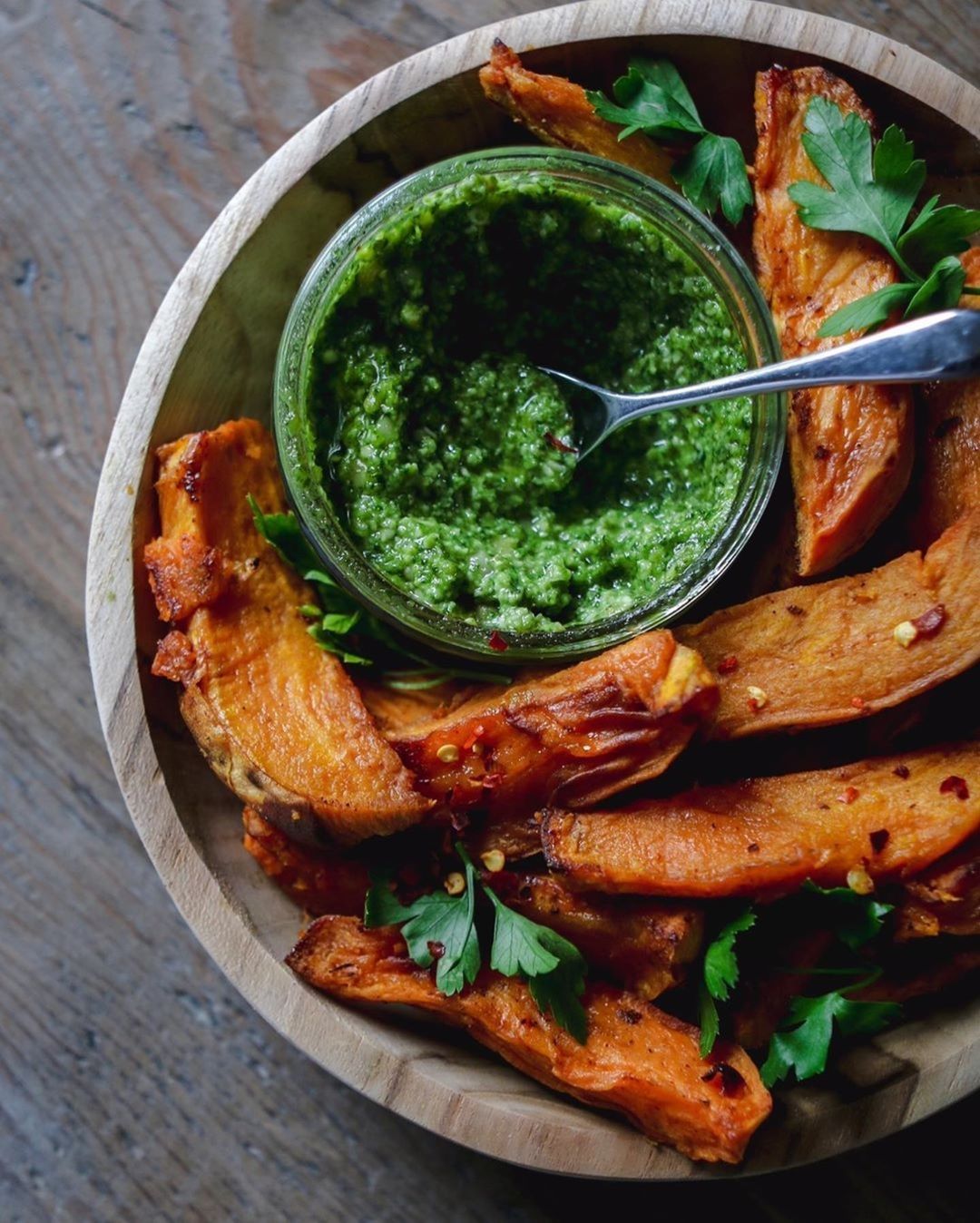 Fresh Basil Pesto with Pine Nuts and Garlic