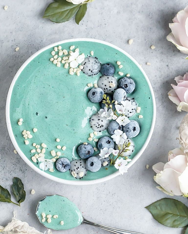 Delicious Spirulina Smoothie Bowl for Breakfast