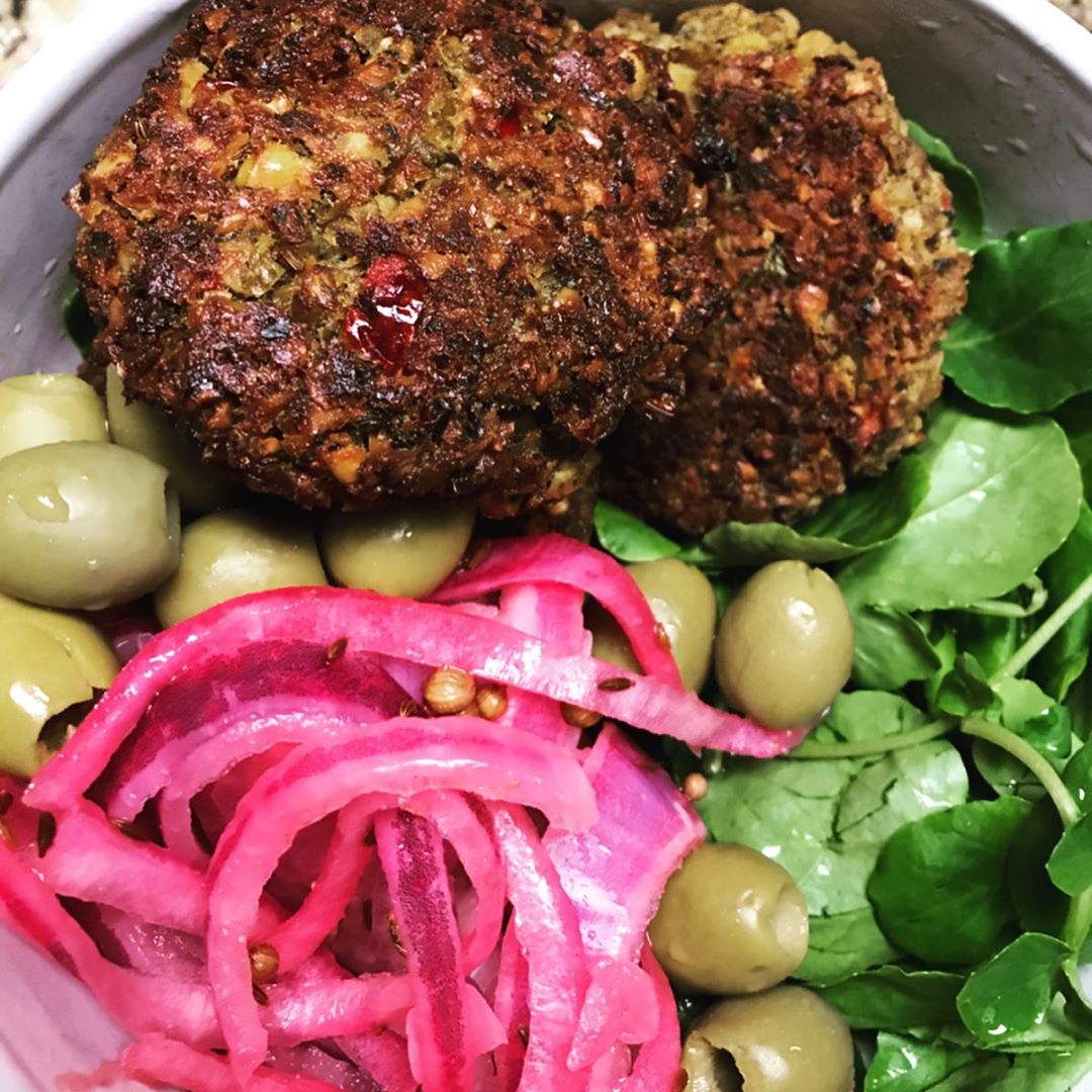 Quick Pickled Onions with Dill and Spices