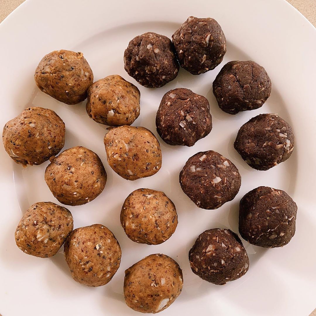Nutty Chocolate and Vanilla Banana Protein Balls