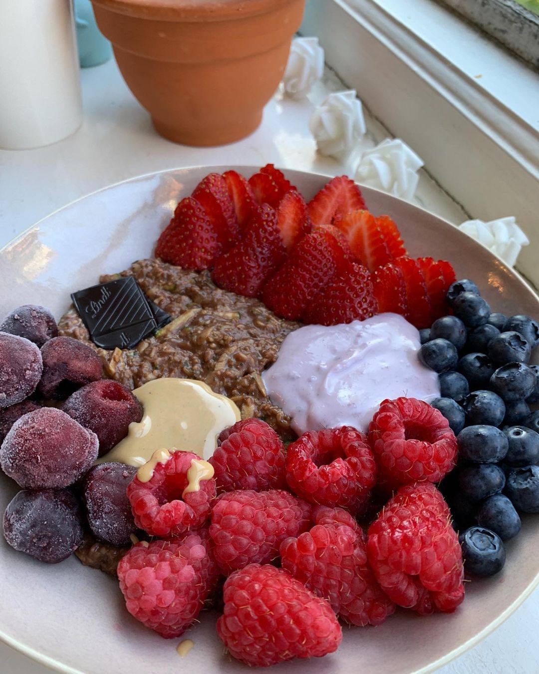 Creamy Cocoa Courgette Oat Bowl