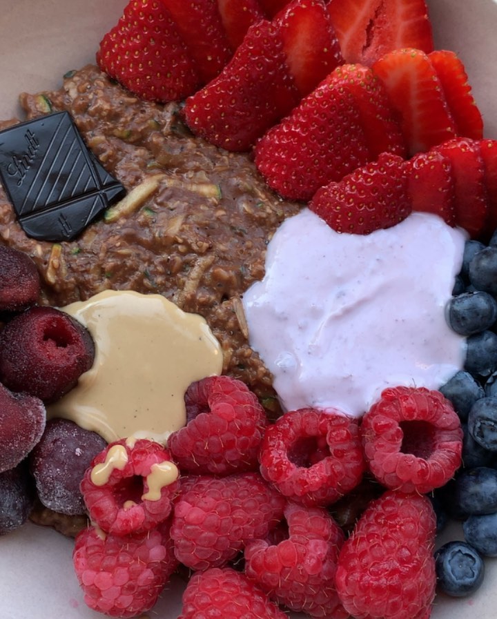 Creamy Cocoa Courgette Oat Bowl