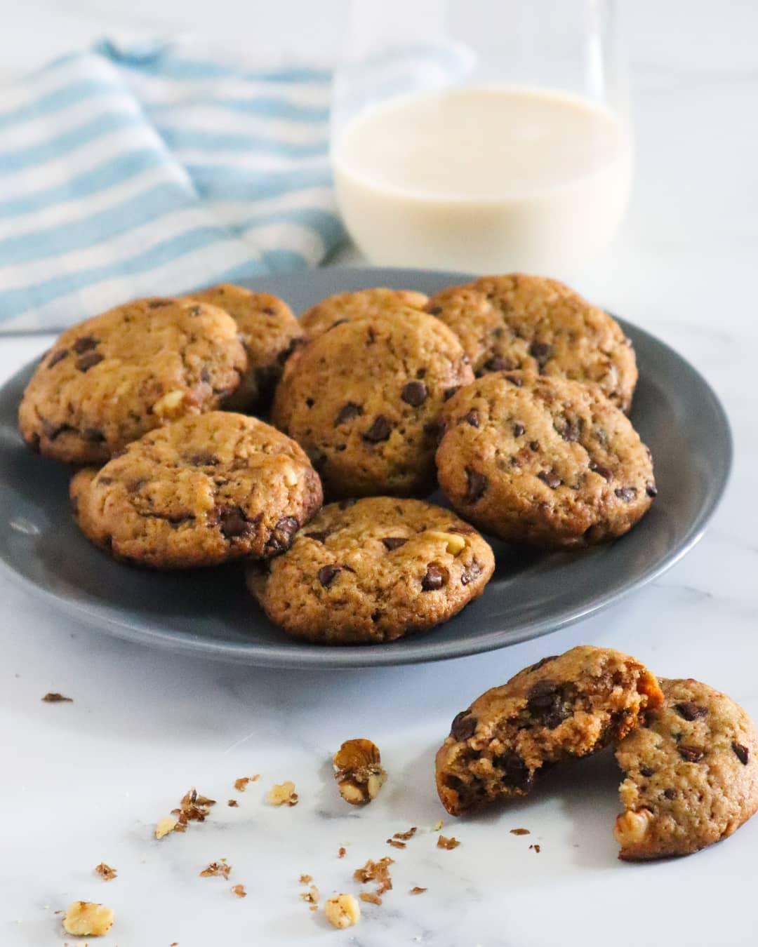 Chocolate Chip Walnut Cookies